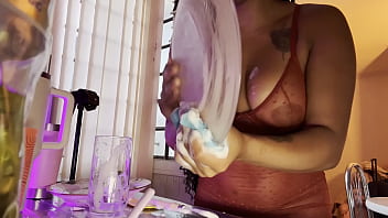 Aliviando o tesão com meu brinquedinho novo