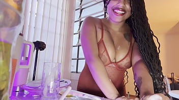 Aliviando o tesão com meu brinquedinho novo