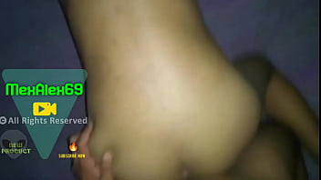 Destrozando el pequeño culo de una pequeña putita de la página