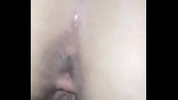 Meu cu relaxou tão forte no tesão que fiz merda literalmente