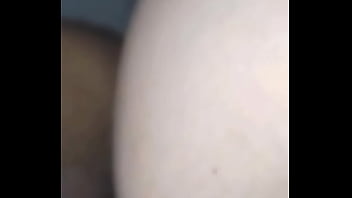 Meu cu relaxou tão forte no tesão que fiz merda literalmente