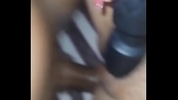 Meu cu relaxou tão forte no tesão que fiz merda literalmente