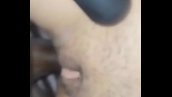 Meu cu relaxou tão forte no tesão que fiz merda literalmente