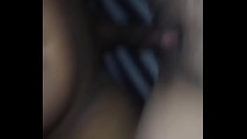 Meu cu relaxou tão forte no tesão que fiz merda literalmente