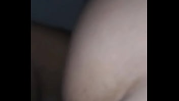 Meu cu relaxou tão forte no tesão que fiz merda literalmente