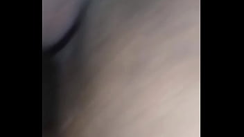 Meu cu relaxou tão forte no tesão que fiz merda literalmente