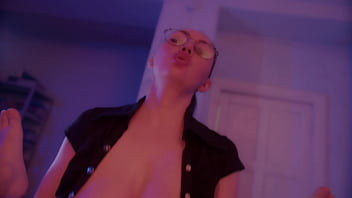 Naughty wench pegging her paramour's