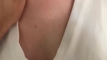 Je le suce et il me baise dans son bureau la vidéo entière pour mes fans