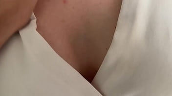 Je le suce et il me baise dans son bureau la vidéo entière pour mes fans