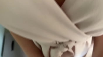 Je le suce et il me baise dans son bureau la vidéo entière pour mes fans