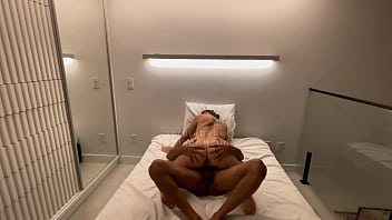 Hotwife loira gostosa sentando muito com cuzinho piscando