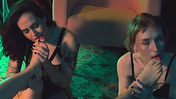 Now They Just Want To Kiss Feet Covered With Honey thumbnail