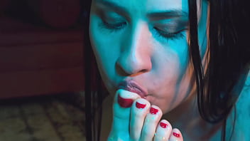 Now they just want to kiss feet covered with honey