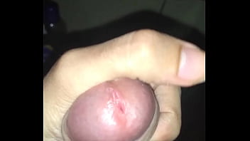 Gay jovem masturbando relaxando