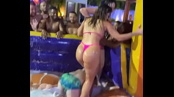 Peitinho de mayara maia