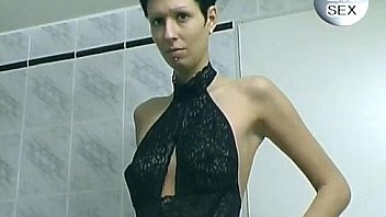Shorthair brunette plays in the bathroom free porn videos youporn