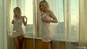 Perv teen calvina b is scratching her slutty itch in front da window