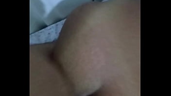 Vadia gemendo gostoso no pau do amante