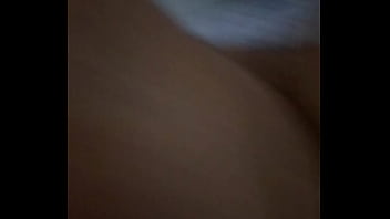 Vadia gemendo gostoso no pau do amante