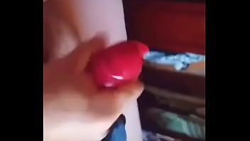 Pau com camisinha de morango