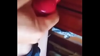 Pau com camisinha de morango