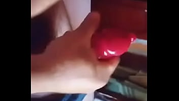 Pau com camisinha de morango