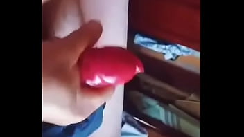 Pau com camisinha de morango