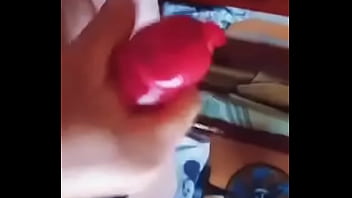 Pau com camisinha de morango