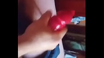 Pau com camisinha de morango