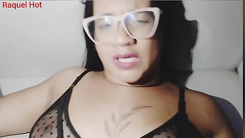 Milf foi para o swing transou na cabine e gozou gostoso na pau do negão que conheceu lá