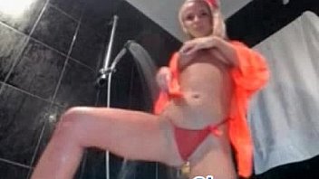Sexy young blonde flash pussy on webcam