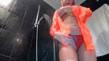 Sexy young blonde flash pussy on webcam