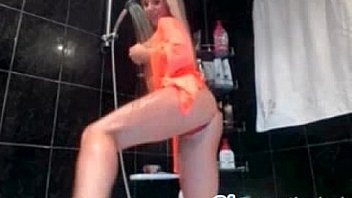 Sexy young blonde flash pussy on webcam