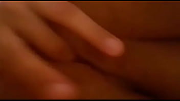 Que rico se mete el dedo