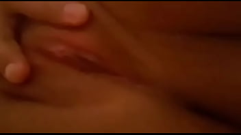 Que rico se mete el dedo