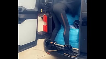 Besoin d aide pour vider mon camion des volontaires