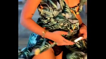 Sara uribe en un descuido muestra su ropa interior Sara uribe en un descuido muestra su ropa interior