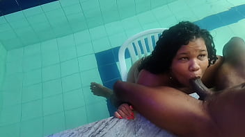 Bbw gostosa mamou sentadinha na cadeira até ganhar leite na boca