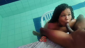 Bbw gostosa mamou sentadinha na cadeira até ganhar leite na boca
