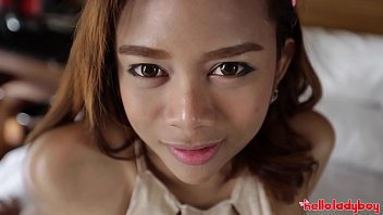 Cute Tranny Gives Mean Head thumbnail