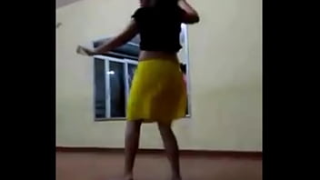 Morrita grabada bailando muy puta