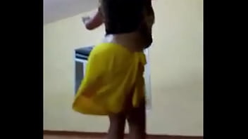 Morrita grabada bailando muy puta