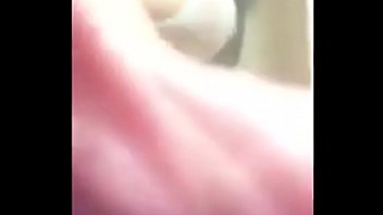 Shakin her fake baddie ass