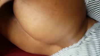 A m'exciter avec ce gros cul de la je craque A m'exciter avec ce gros cul de la je craque