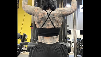 Lat pulldown with muscle step mommy