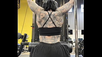 Lat pulldown with muscle step mommy