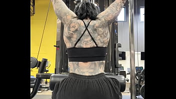 Lat pulldown with muscle step mommy