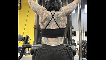 Lat pulldown with muscle step mommy