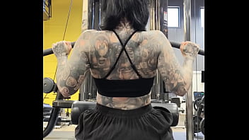 Lat pulldown with muscle step mommy