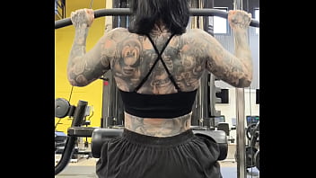 Lat pulldown with muscle step mommy